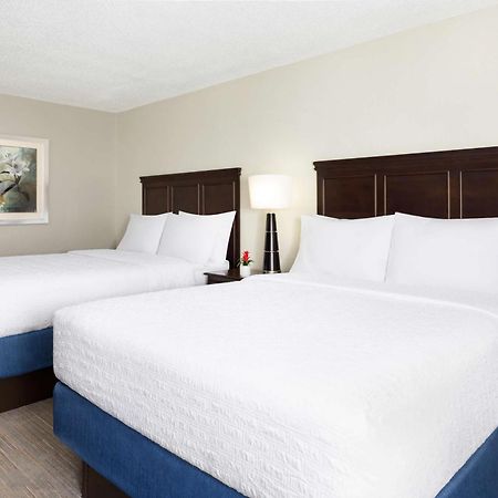 Hampton Inn Naples-Central Экстерьер фото