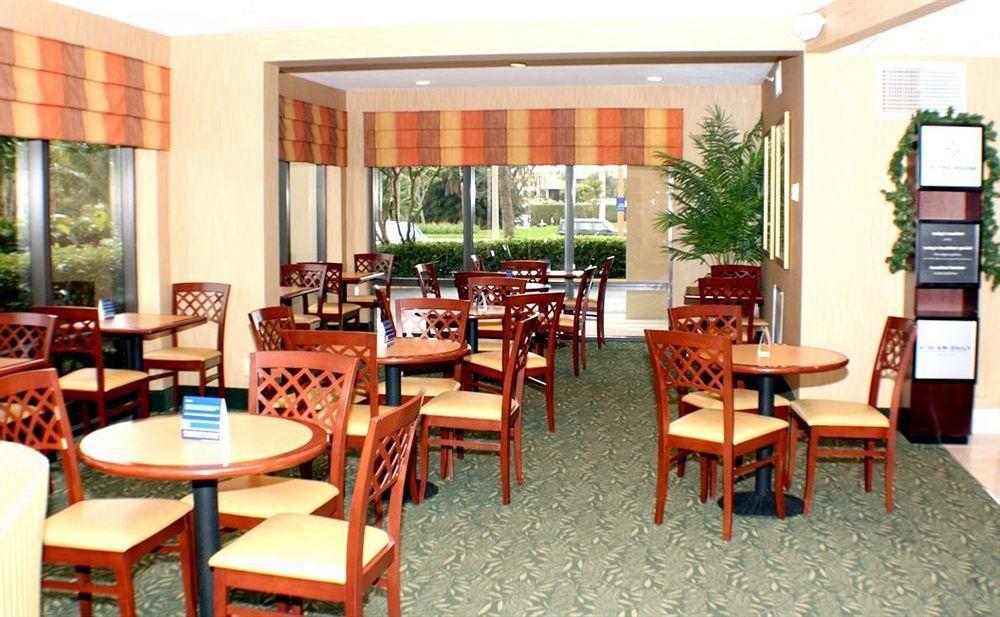 Hampton Inn Naples-Central Экстерьер фото