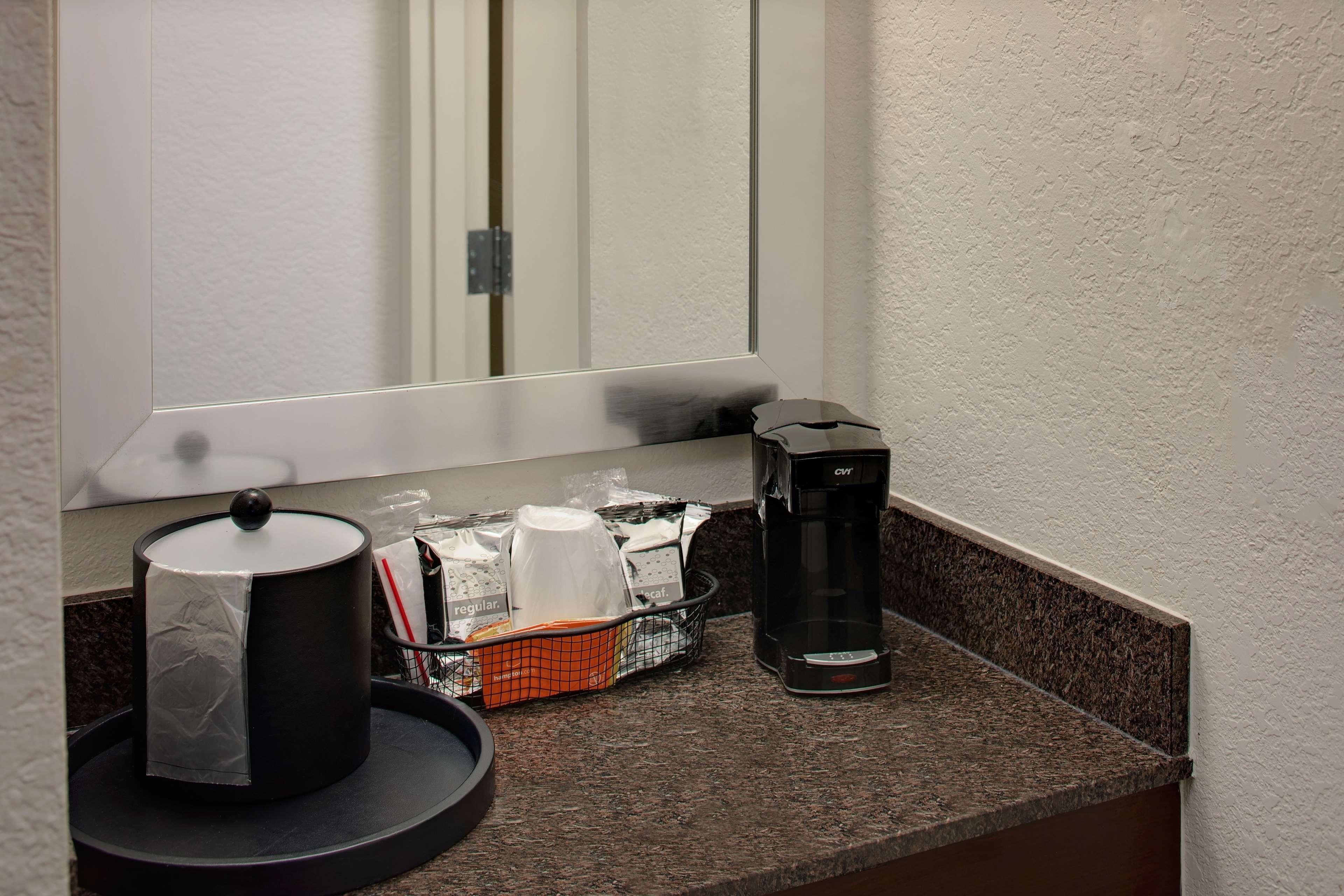 Hampton Inn Naples-Central Экстерьер фото