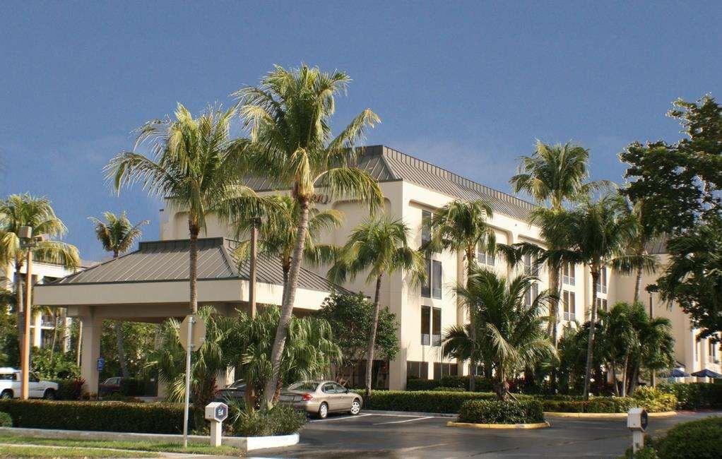 Hampton Inn Naples-Central Экстерьер фото