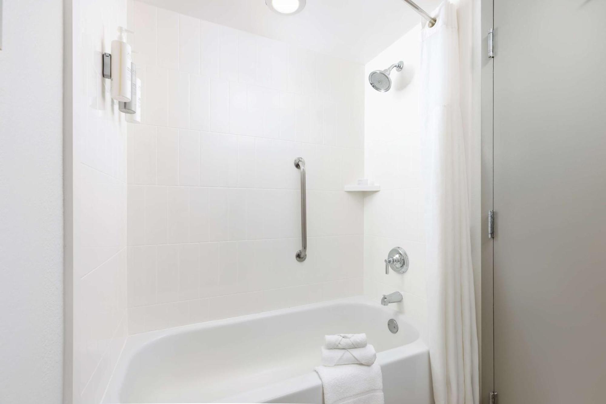 Hampton Inn Naples-Central Экстерьер фото