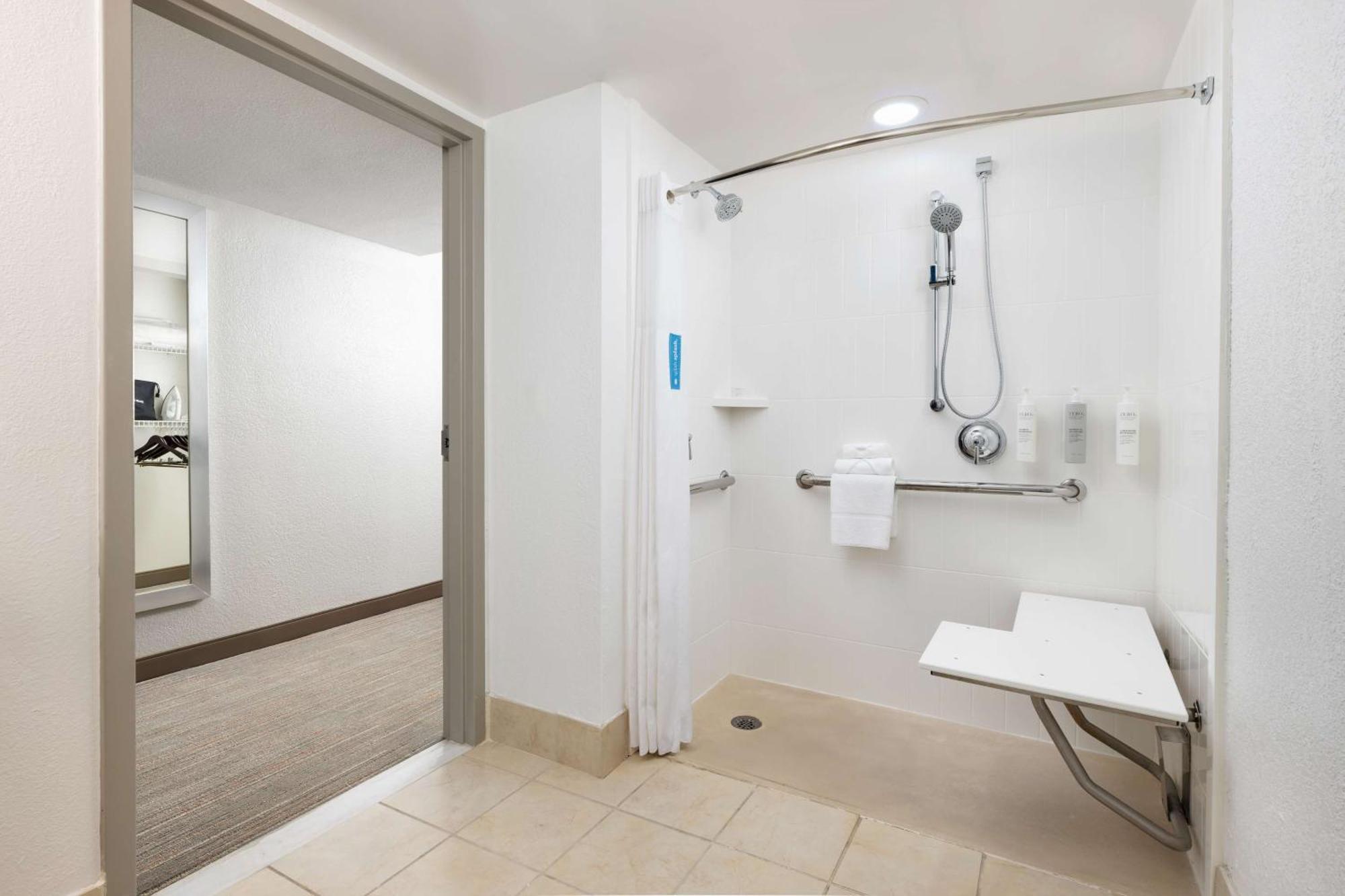 Hampton Inn Naples-Central Экстерьер фото