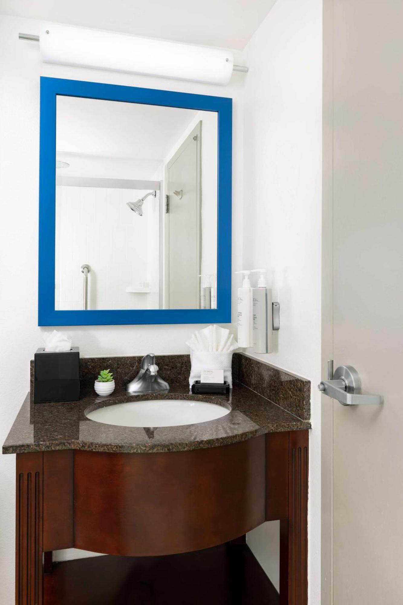 Hampton Inn Naples-Central Экстерьер фото