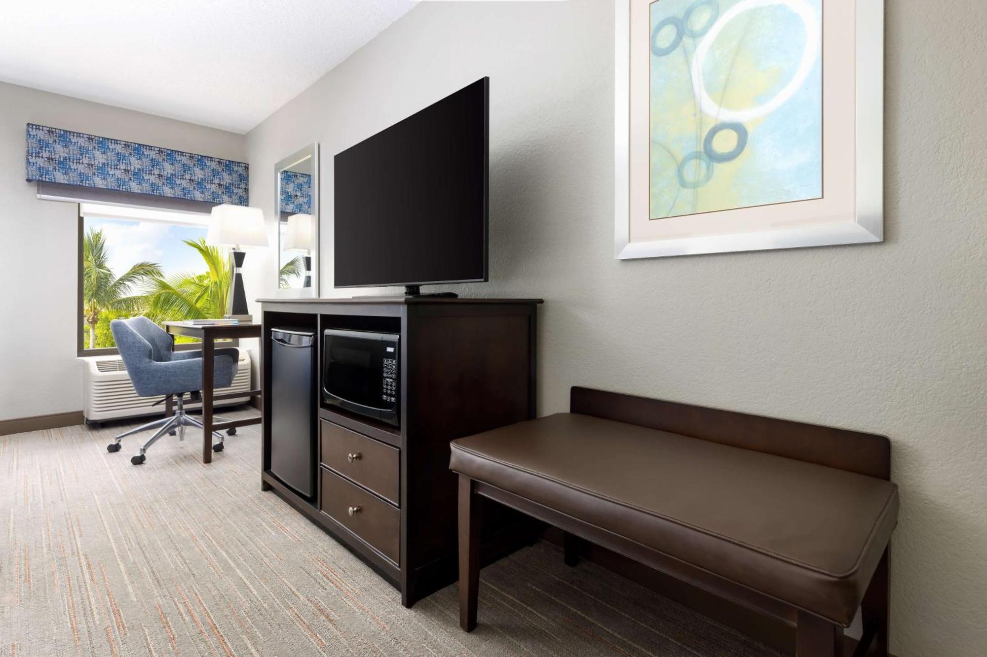 Hampton Inn Naples-Central Экстерьер фото