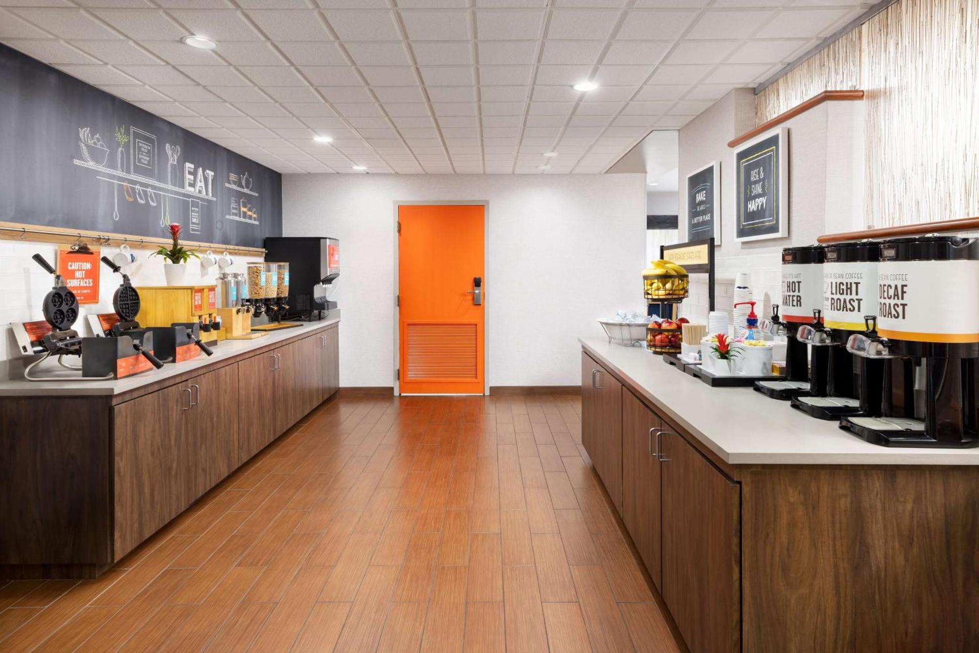 Hampton Inn Naples-Central Экстерьер фото