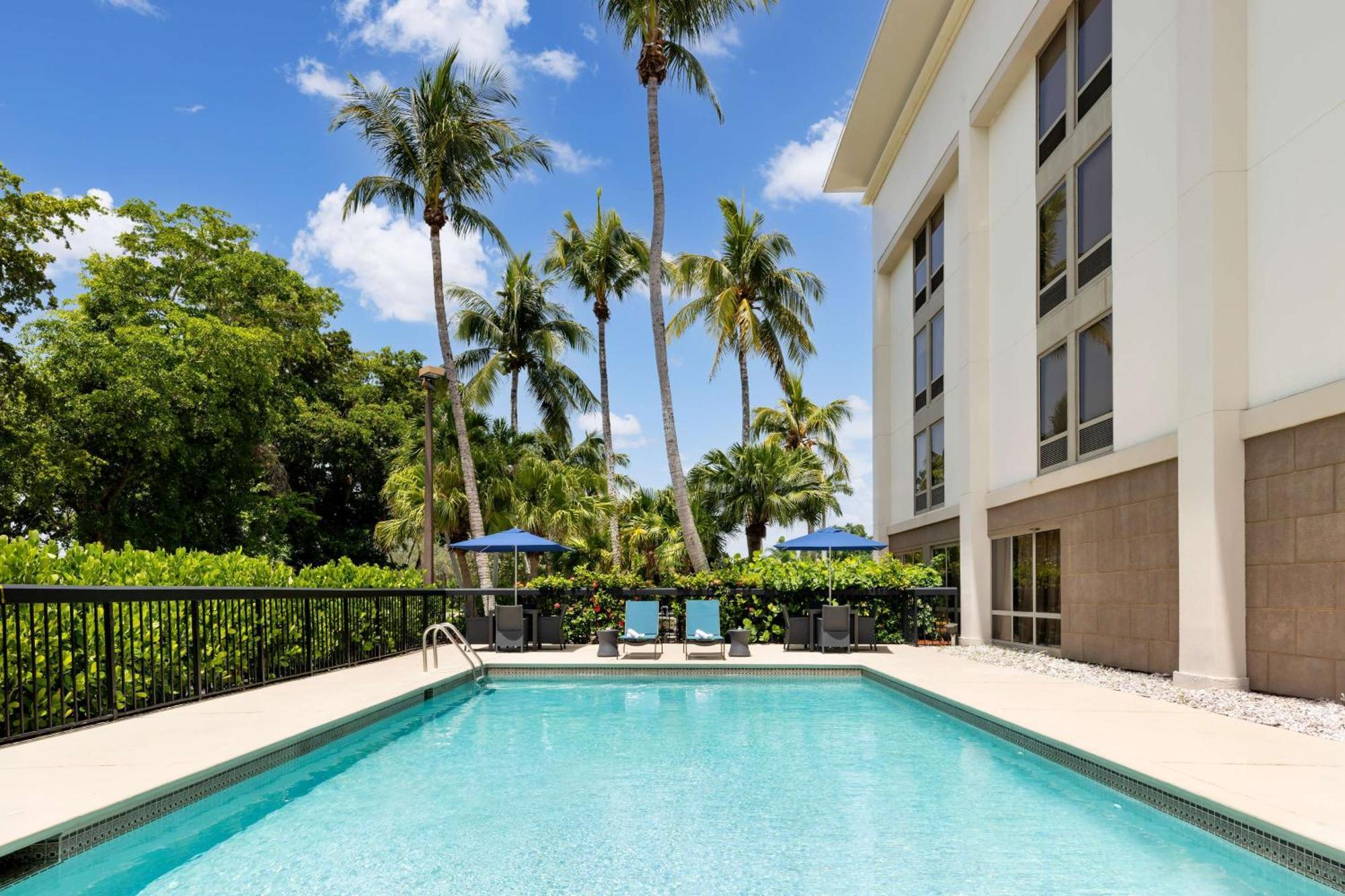 Hampton Inn Naples-Central Экстерьер фото