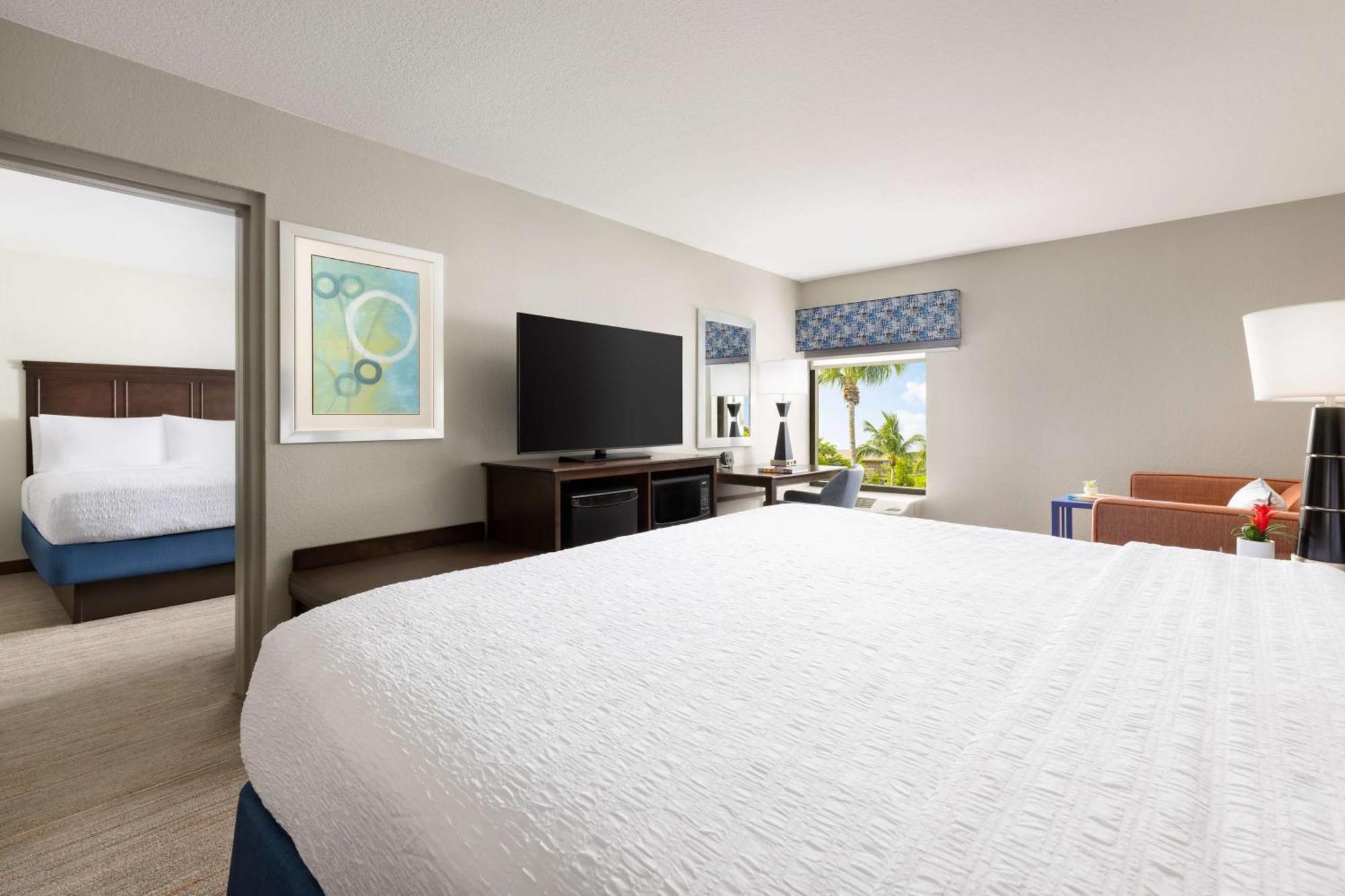 Hampton Inn Naples-Central Экстерьер фото