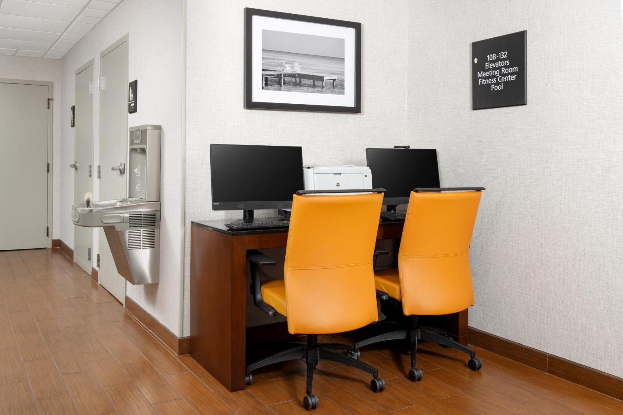 Hampton Inn Naples-Central Экстерьер фото