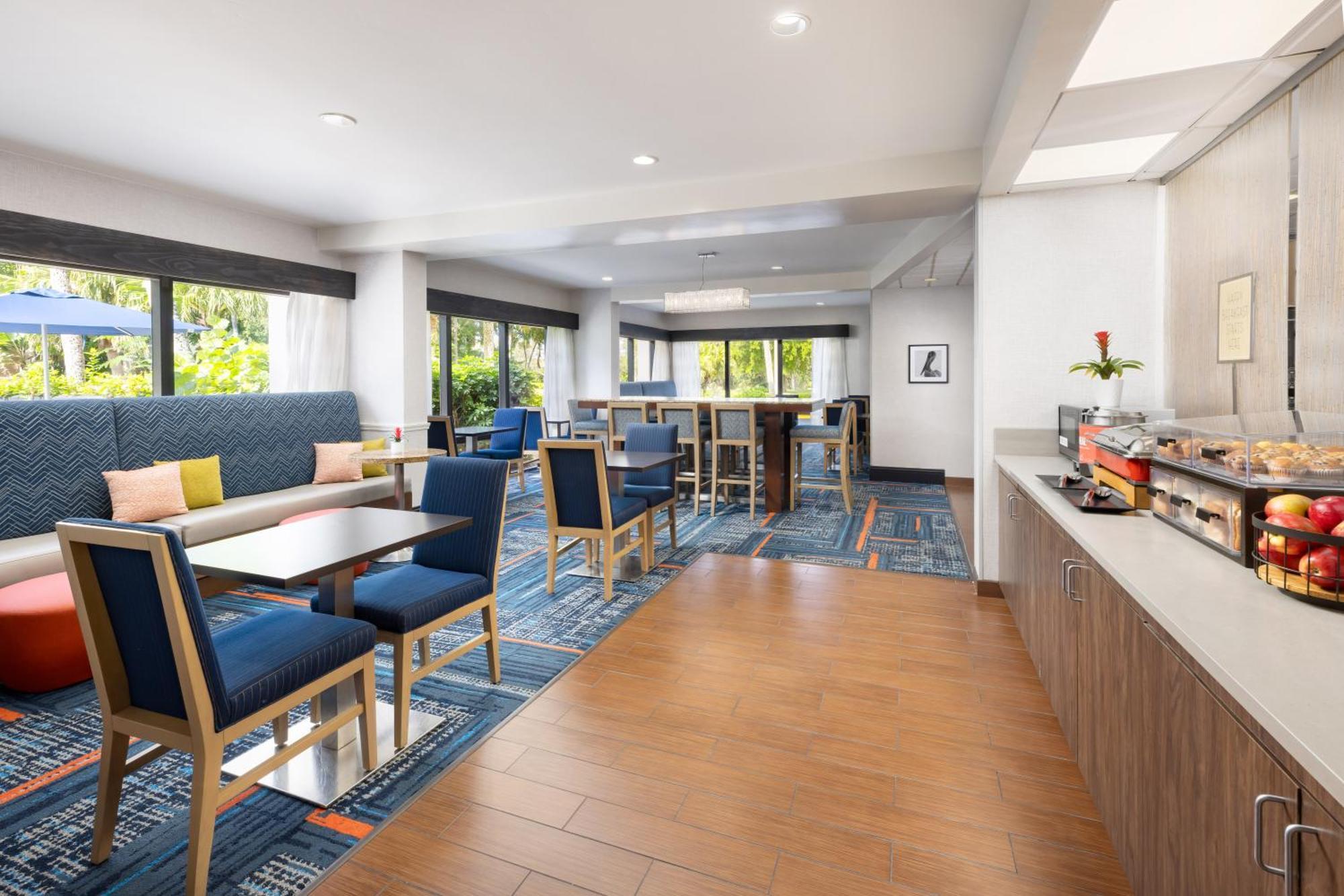 Hampton Inn Naples-Central Экстерьер фото