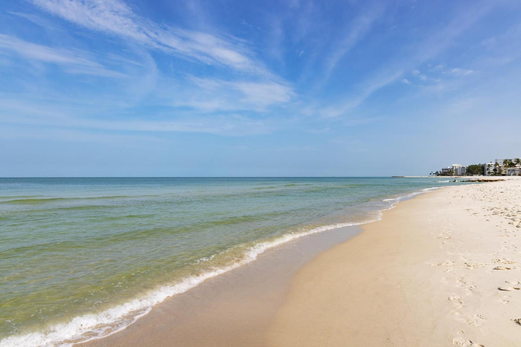 Hampton Inn Naples-Central Экстерьер фото