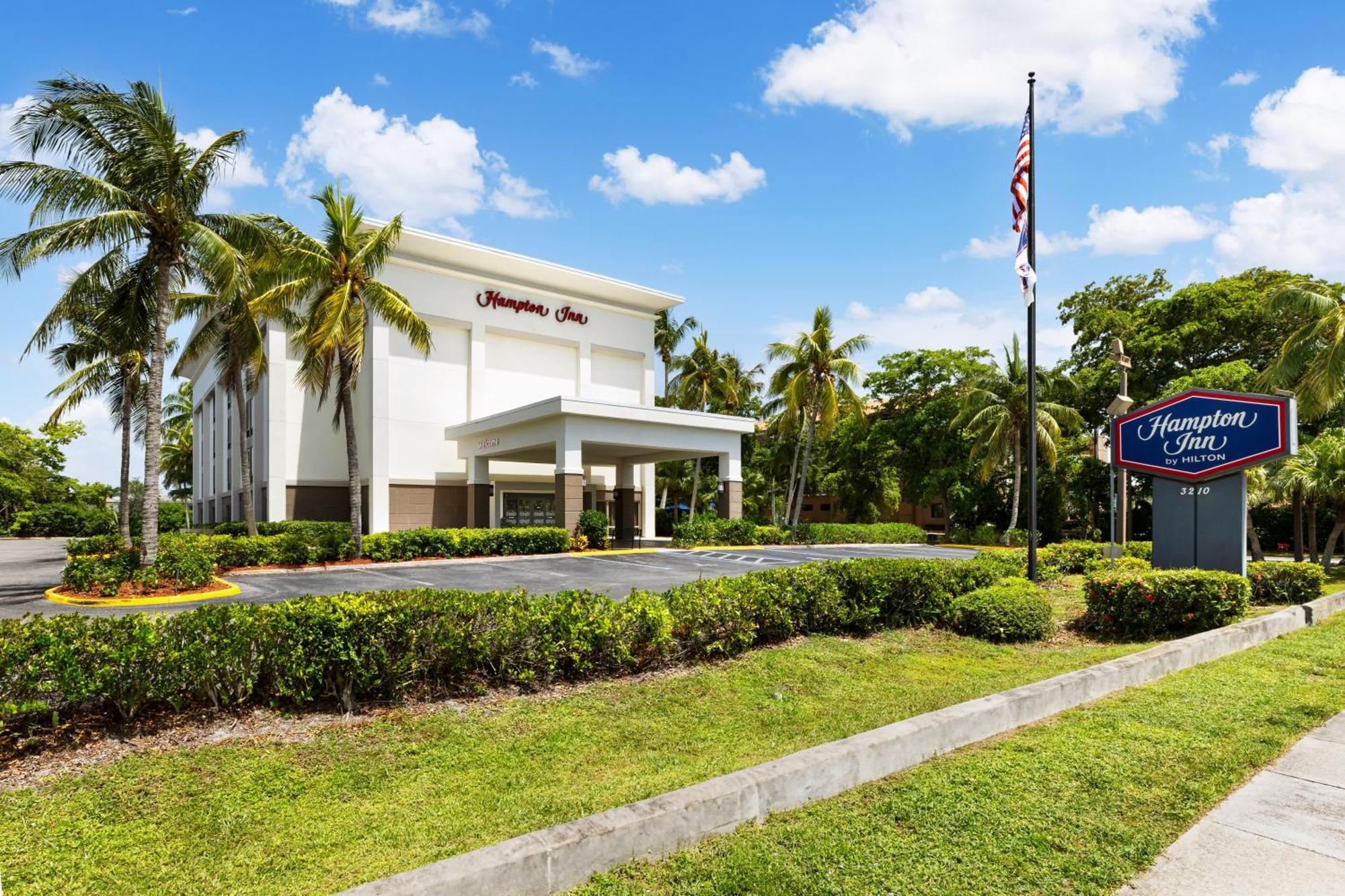 Hampton Inn Naples-Central Экстерьер фото