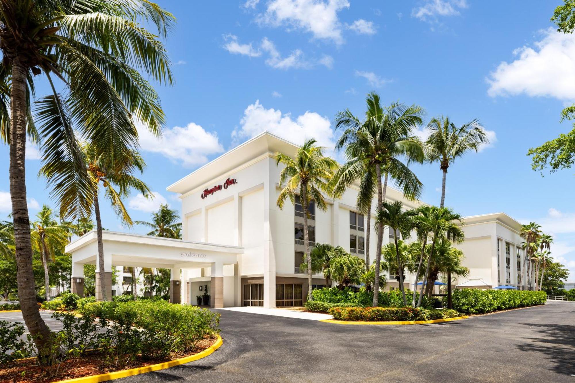 Hampton Inn Naples-Central Экстерьер фото