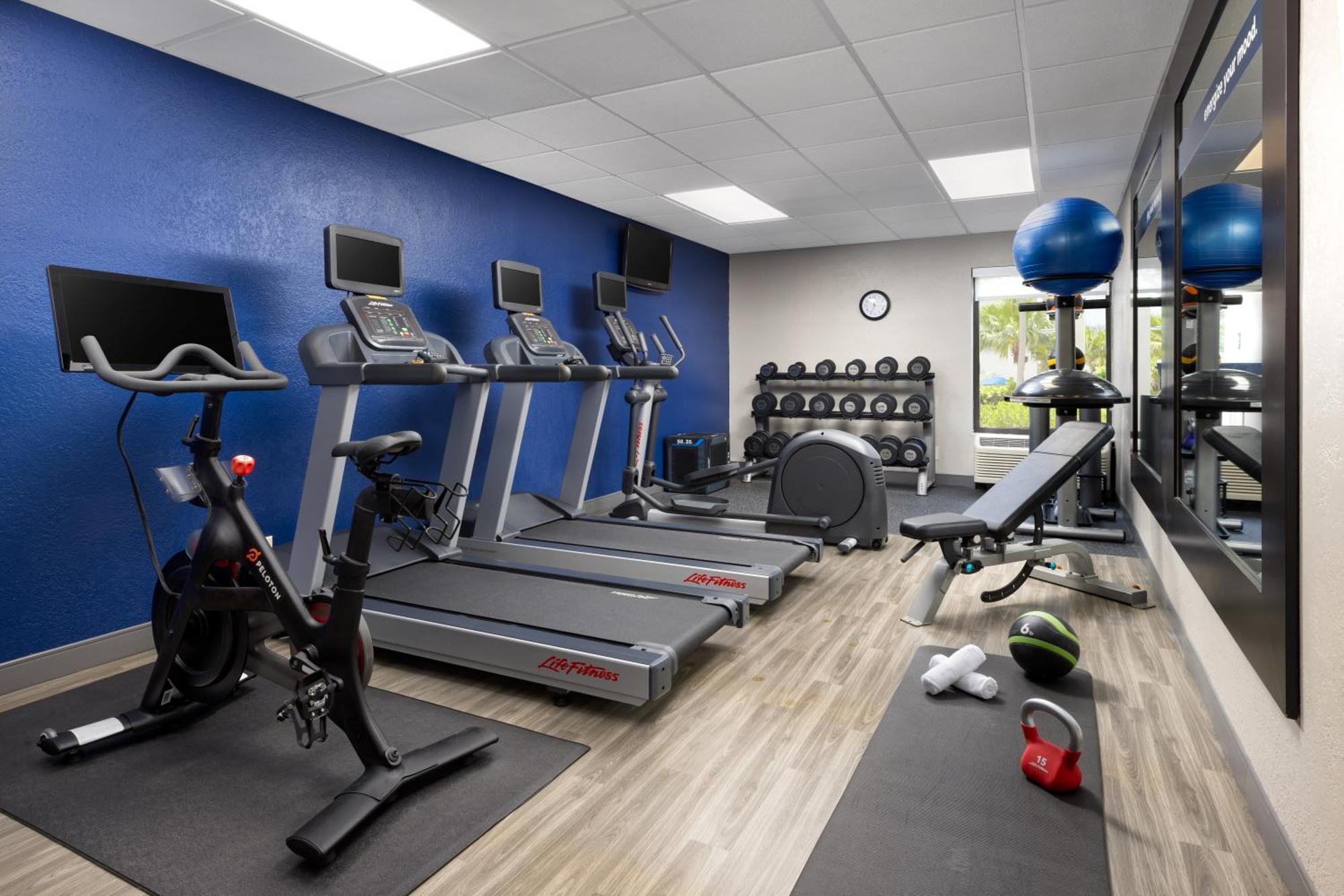 Hampton Inn Naples-Central Экстерьер фото