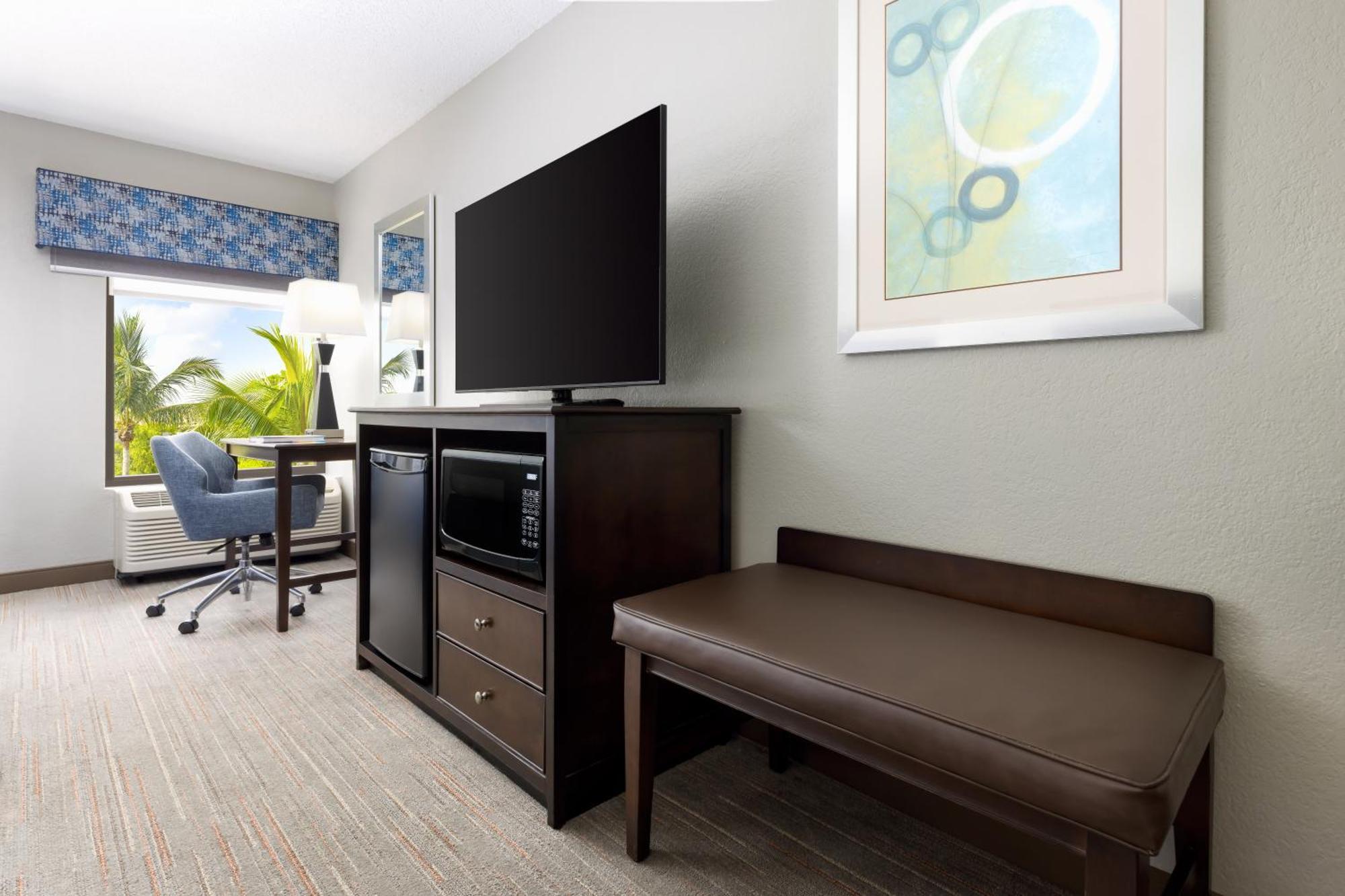 Hampton Inn Naples-Central Экстерьер фото