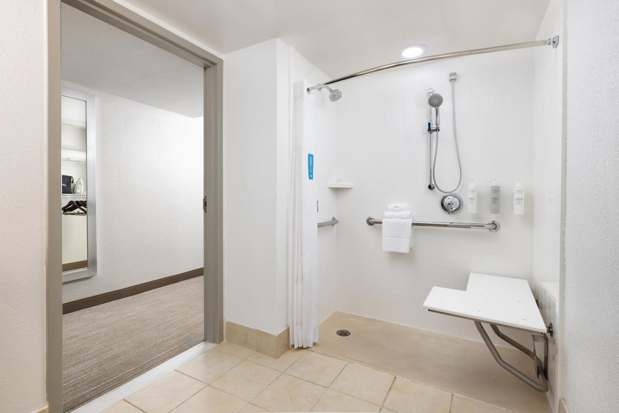 Hampton Inn Naples-Central Экстерьер фото
