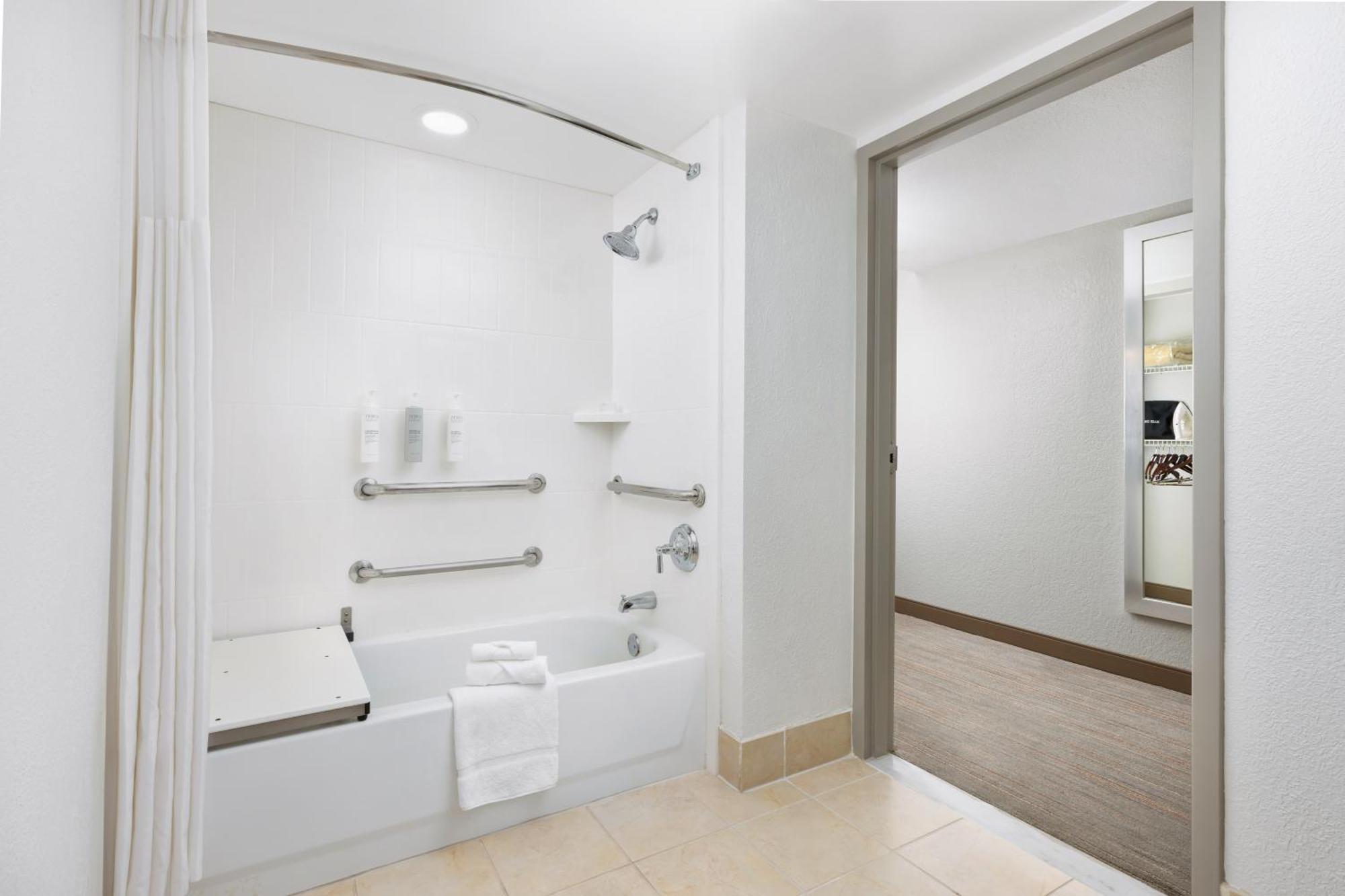 Hampton Inn Naples-Central Экстерьер фото