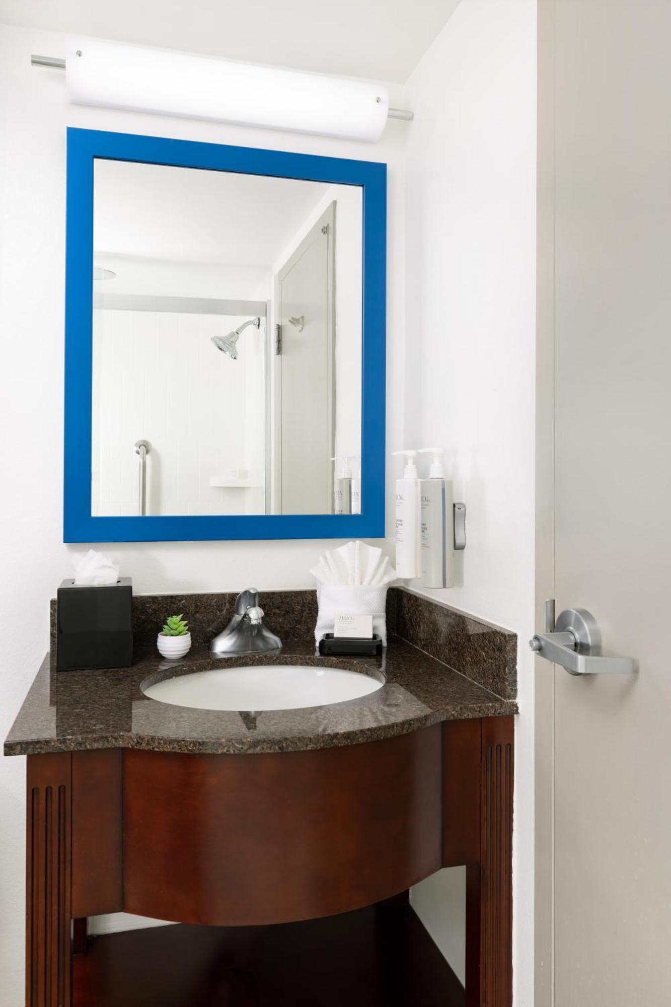 Hampton Inn Naples-Central Экстерьер фото